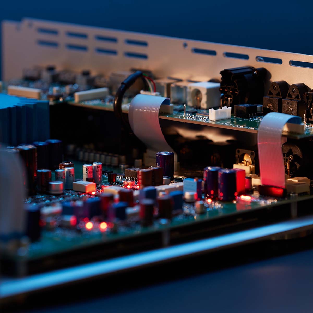 T+A DAC 200 D/A Converter / Pre-Amplifier