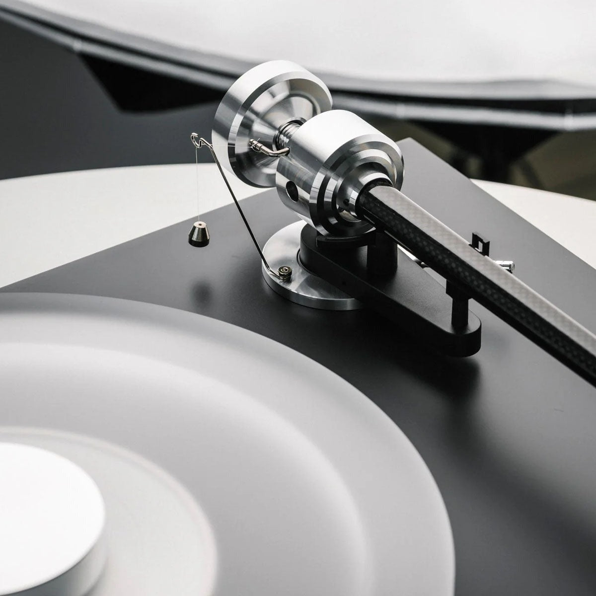 Pro-Ject Debut Reference 10 Balanced Turntable
