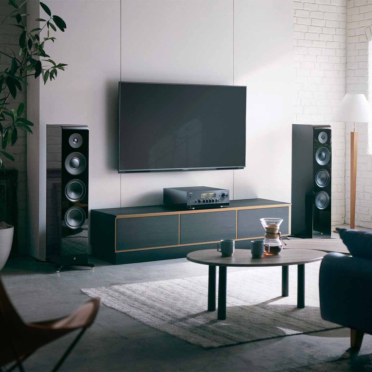 Yamaha R-N2000A Hi-Fi Network Receiver - Black