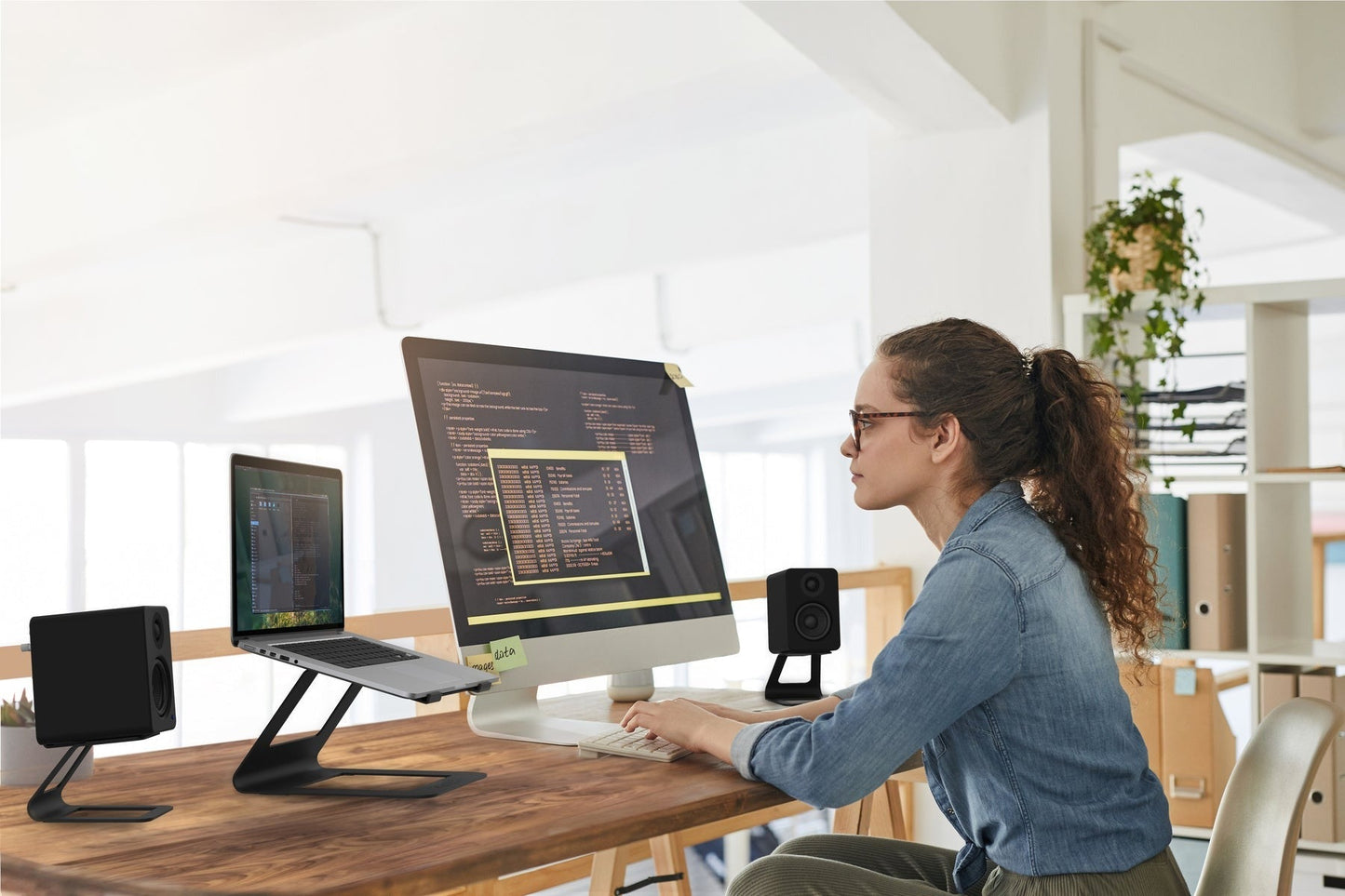 Kanto LE1 Ergonomic Universal Riser Laptop Stand
