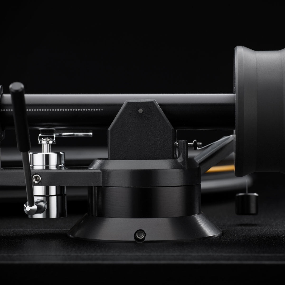 MoFi StudioDeck Foundation Turntable w/ StudioTracker Cartridge