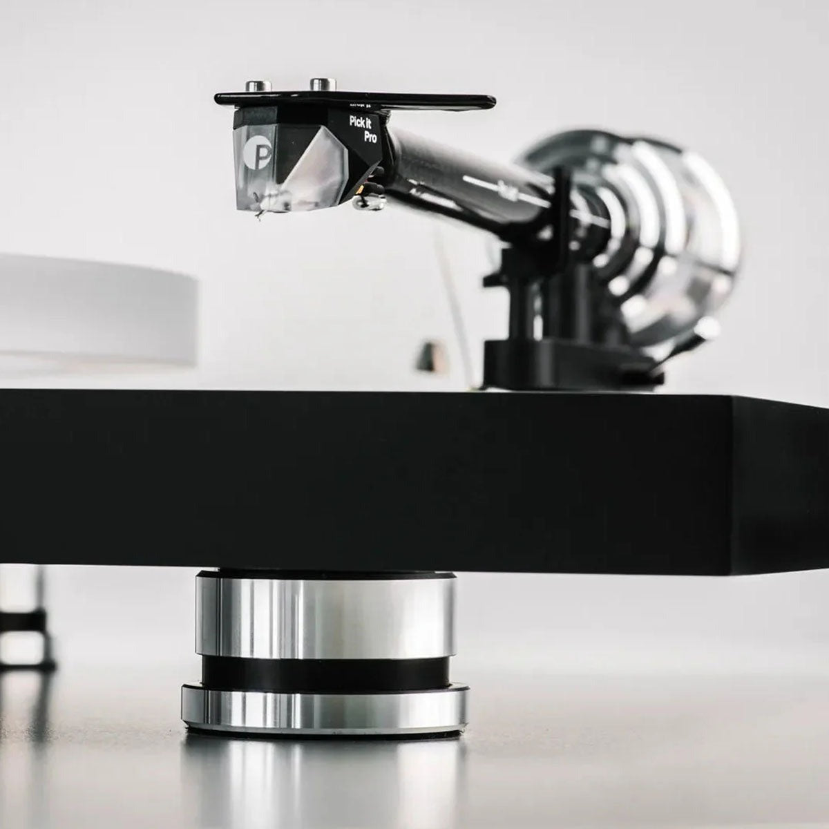 Pro-Ject Debut Reference 10 Balanced Turntable