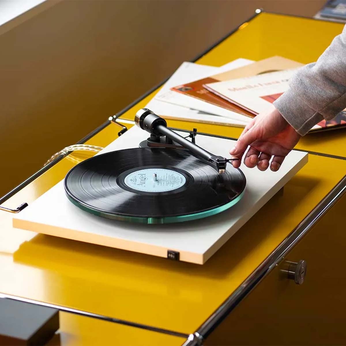 Pro-Ject T2 Hi-Fi Turntable