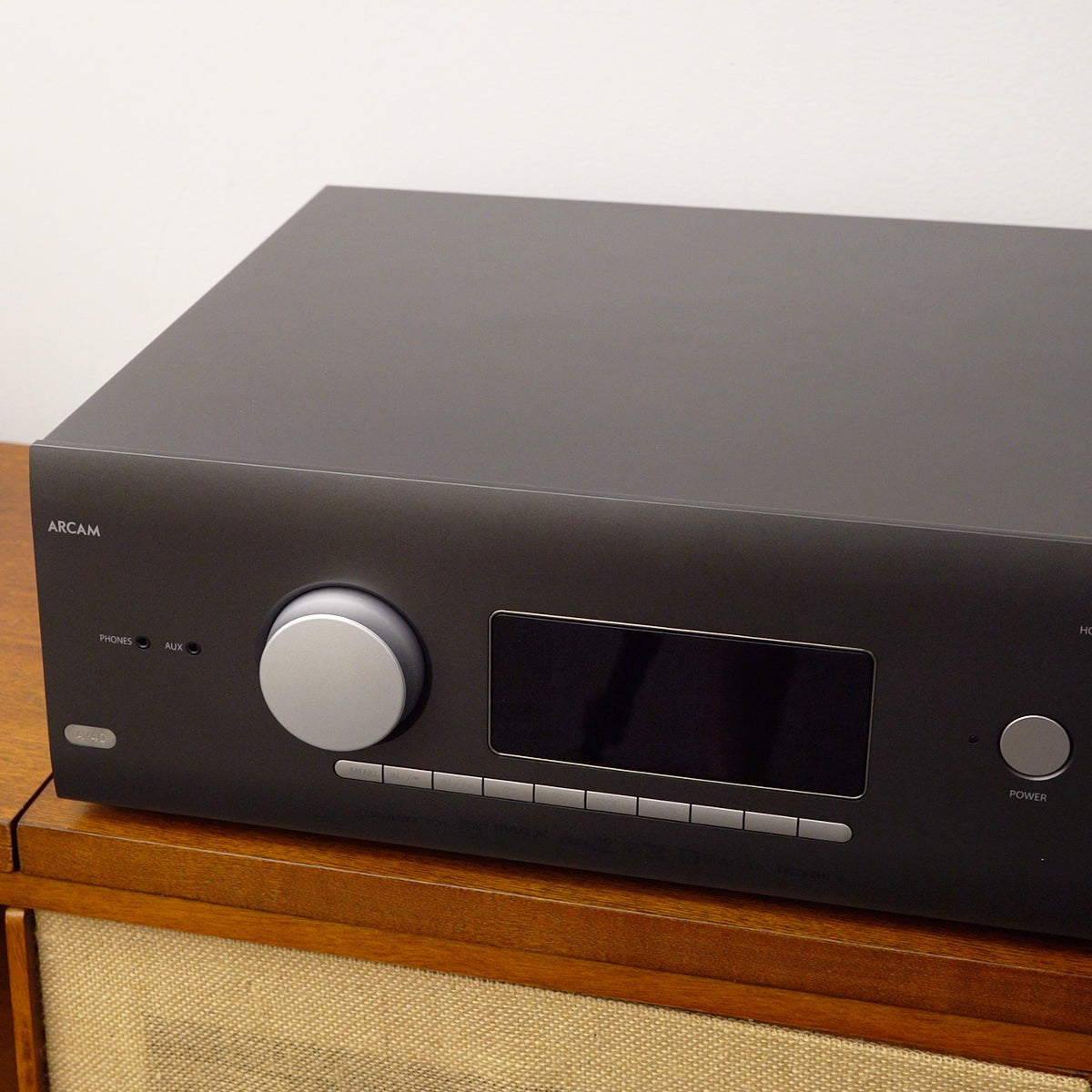 ARCAM OPEN BOX AV40 AV Processor-Excellent Condition