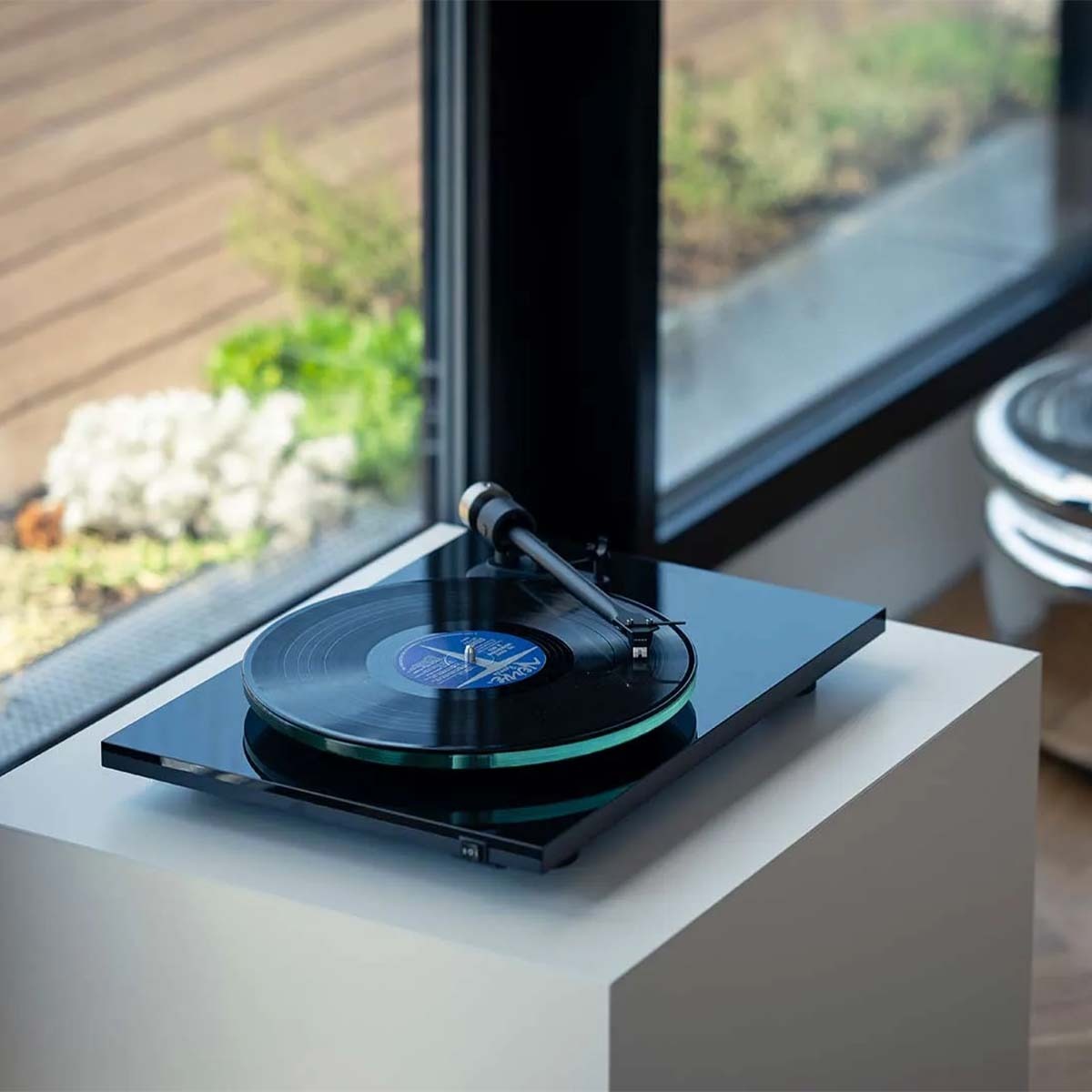 Pro-Ject T2 W Wi-Fi Streaming Hi-Fi Turntable