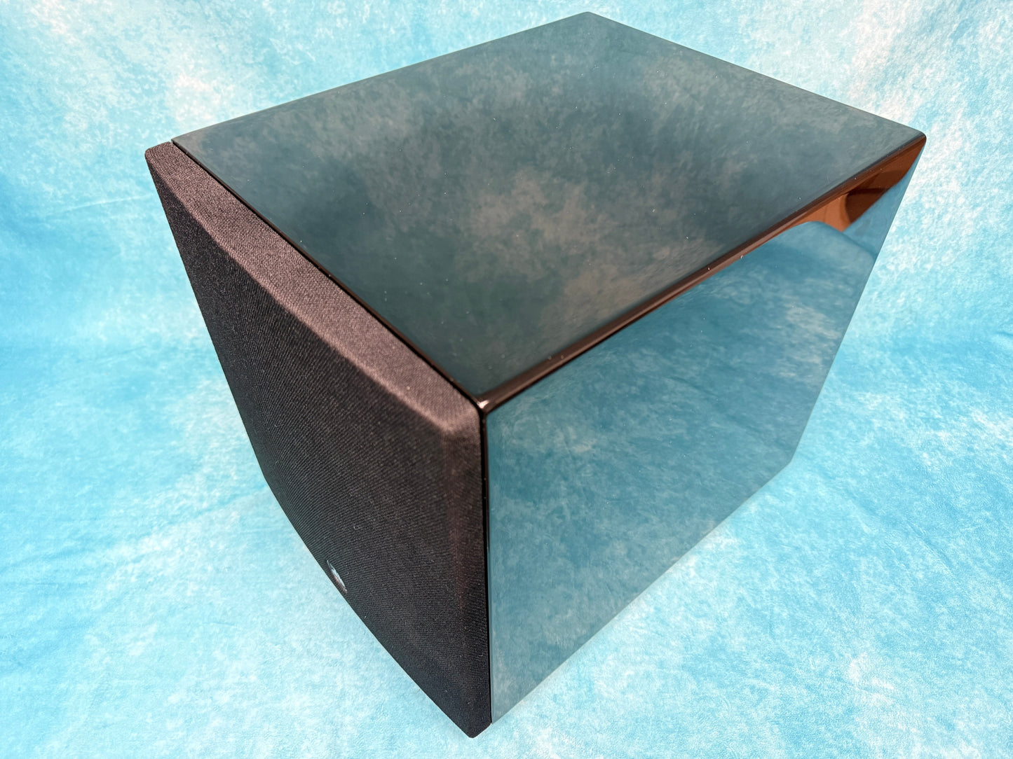 JL Audio OPEN BOX d110 Powered Subwoofer - Gloss Black - B Grade