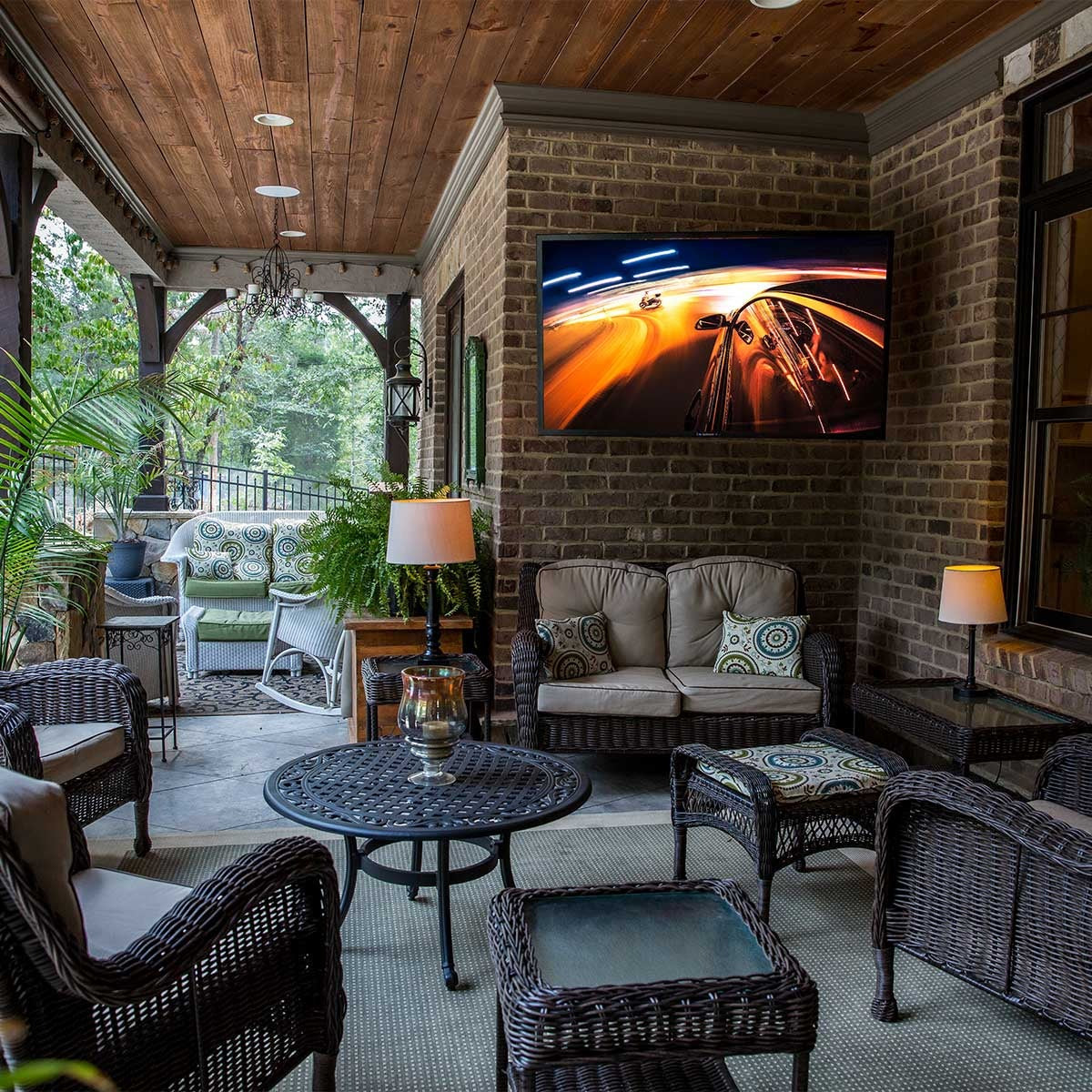 Sunbrite Veranda Full Shade Outdoor 4K HDR LED TV