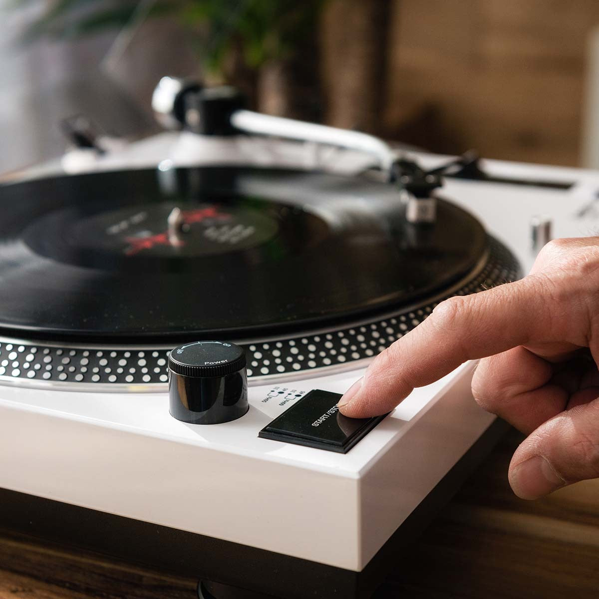 Lenco L-3810 Direct-Drive Turntable w/ Pinch Control