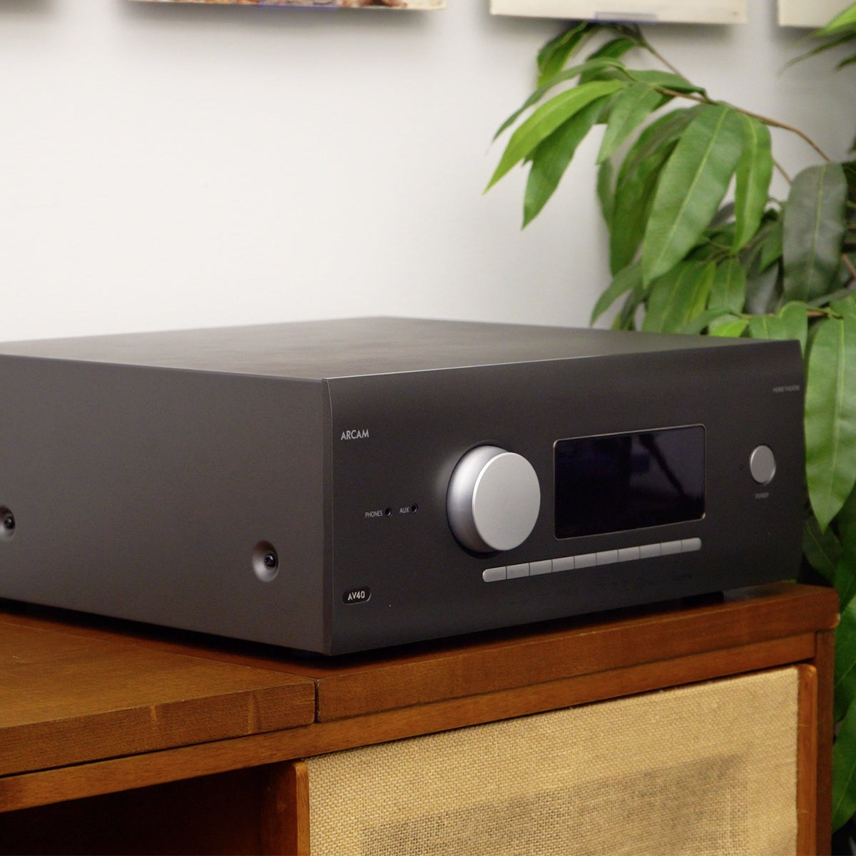 ARCAM OPEN BOX AV40 AV Processor-Excellent Condition