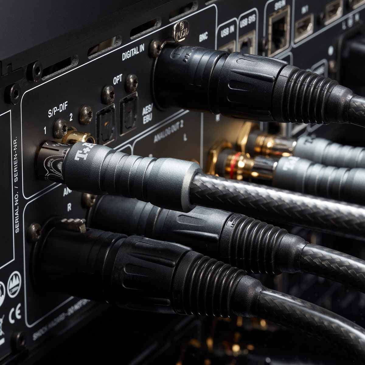 T+A DAC 200 D/A Converter / Pre-Amplifier